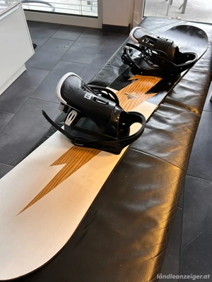 Snowboard SHREDDER  153 cm mit Bindung 