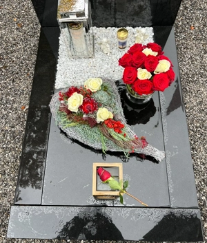 Grabstein   Grabanlage Nero Assoluto (schwarz poliert)