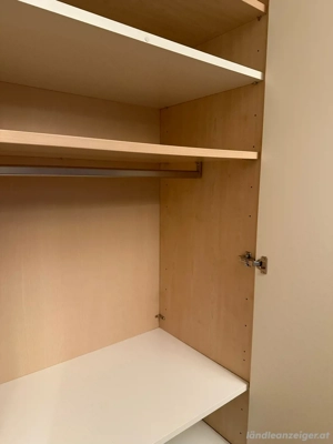 Kleiderschrank Bild 3