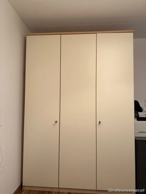 Kleiderschrank