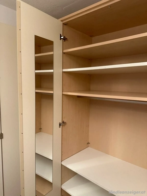 Kleiderschrank Bild 2