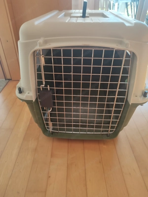 Gut erhaltene Hundebox Bild 3