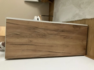 Kommode mit Glasfront