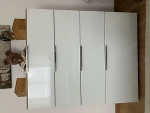 Kommode mit Glasfront Bild 2