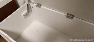 Sitztruhe mit Stauraum ohne Auflagen. Spielzeugtruhe