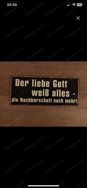 Metallschild zum Schmunzeln