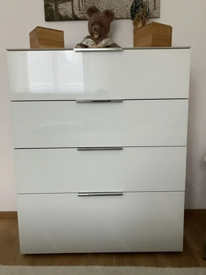 Kommode mit Glasfront Bild 2