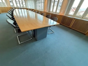 Konferenztisch