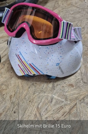 Skihelm mit Skibrille 