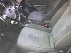 VW Tiguan 2,0 TDI SCR 4Motion 190PS R-Line DSG Higline Top Zusand Bild 9