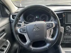 Mitsubishi L200 Bild 11