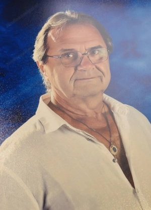 Technisch versierter Pensionist unterstützt Senioren in Wien-Umgebung