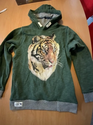 Hoody mit Tigerprint, seitliche Eingriffstaschen, Gr. 158 164, NEU