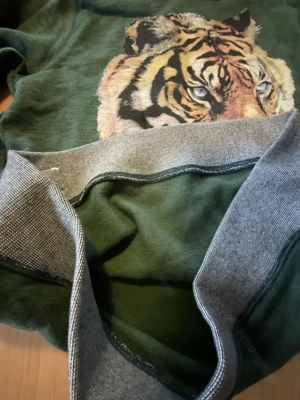 Hoody mit Tigerprint, seitliche Eingriffstaschen, Gr. 158 164, NEU Bild 3