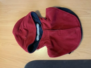 Mütze zum Wenden mit integriertem Schal, blau rot mit Reflexionsstreifen und Klettverschlüssen Bild 6