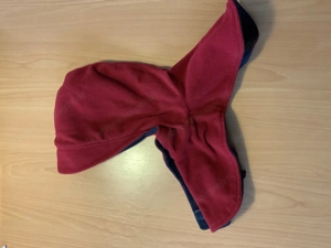 Mütze zum Wenden mit integriertem Schal, blau rot mit Reflexionsstreifen und Klettverschlüssen Bild 7