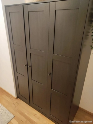Schrank mit 3 Türen 