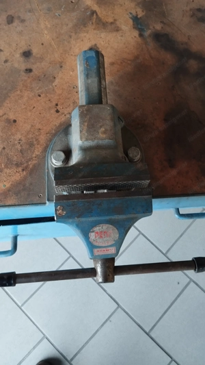 Werkbank mit Schraubstock Bild 3