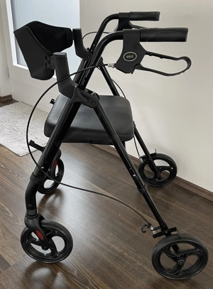 Neuwertiger Rollator Klappbar für den Kofferraum und Leicht mit Sitz -Schmal für Wohnung Bild 3