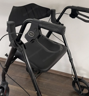 Neuwertiger Rollator Klappbar für den Kofferraum und Leicht mit Sitz -Schmal für Wohnung Bild 6