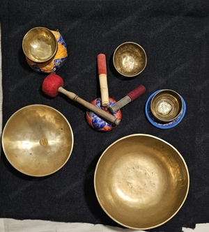 Wunderschöne Klangschalen zu vergeben - machen Sie mir ein Angebot! Bild 2