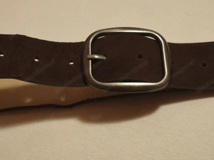 Gürtel mit Schnalle aus Stahl 