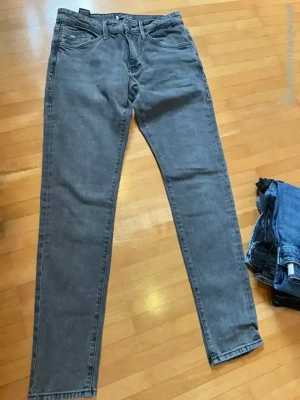 Jeans Hosen in Gr. 29, 30 und 33 und L32 Bild 3