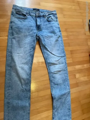 Jeans Hosen in Gr. 29, 30 und 33 und L32 Bild 2