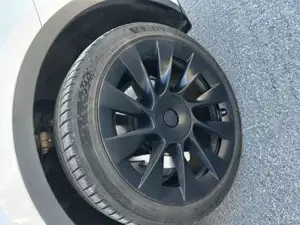 Tesla Model Y Bild 2