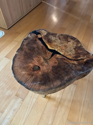 Beistelltisch Baumscheibe Esche Epoxy Bild 2