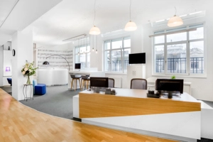 Alles außer gewöhnlich   Arbeit, Austausch und Ambition im Regus Fleischmarkt Bild 2