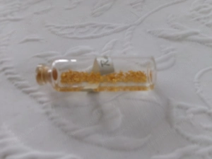 kleines Gläschen mit Echtgoldflocken