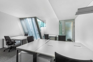 Arbeiten Sie flexibel und effizient im modernen Arbeits- und Besprechungsraum in Regus Flybridge Bild 2