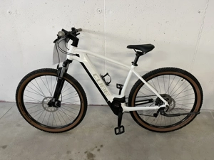 Generalüberholtes Cube Reaction Hybrid ONE 625 white n grey 2022