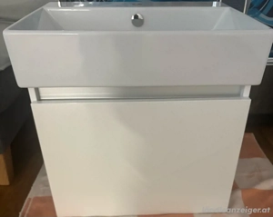  Verschenke Spiegelschrank mit Badverbau, ohne Wasserhahnen und Abfluss Bild 2