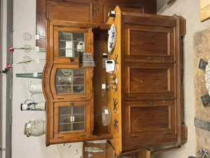 Buffetschrank antik mit bleiverglasten Obertüren 