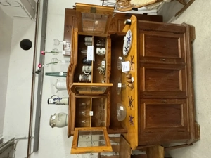 Buffetschrank antik mit bleiverglasten Obertüren  Bild 2