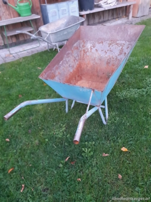 Alte Schubkarre  Bild 1