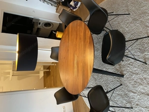 Runder Tisch 6 Stühle und Teppich Bild 2