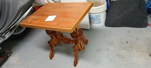 kleiner Tisch, masiv Holz