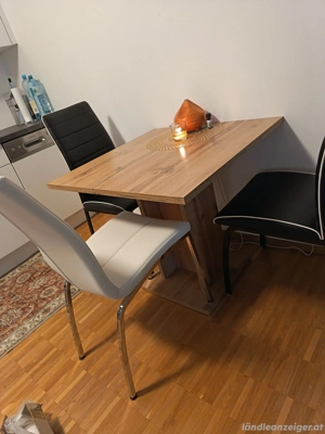 Tisch+ Stühle  Bild 3