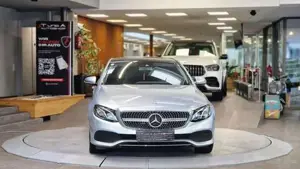 Mercedes-Benz E 220 Bild 3