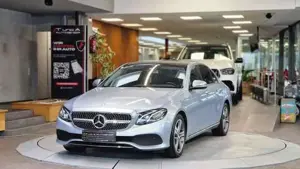 Mercedes-Benz E 220 Bild 2