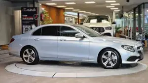 Mercedes-Benz E 220 Bild 12