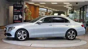 Mercedes-Benz E 220 Bild 5