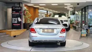 Mercedes-Benz E 220 Bild 10