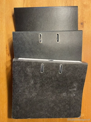 drei schwarze Ordner Bild 2