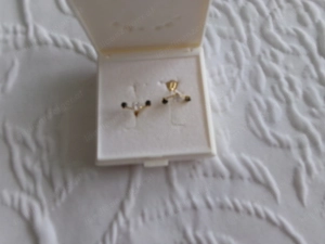 goldene Ohrstecker mit Safiren  Bild 3