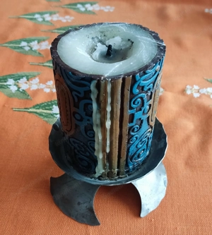 Kerzenständer mit Säulenkerze Bild 3