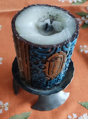 Kerzenständer mit Säulenkerze Bild 4